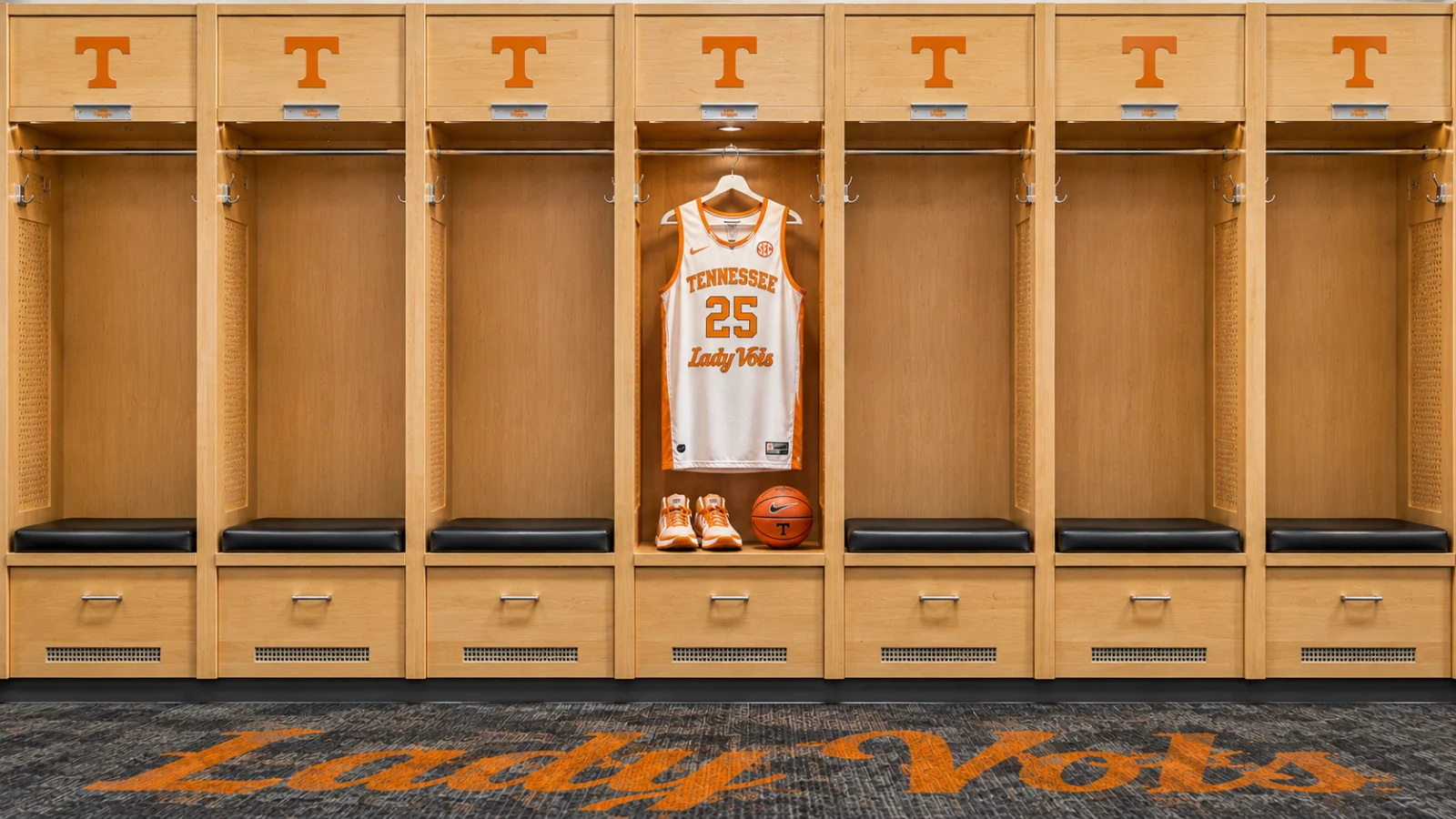 lady_vols_locker_room